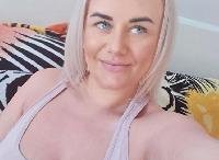 Hallo Männer! Ich bin s*xsüchtig und stehe total auf irren S*x!! Wenn Du Bock auf S*x hast und 100 % auf Spass stehst, dann besuch mich unbedingt im Chat! Oh... schau mal! Bin gerade online! Also, auf was warten wir noch? Meine Hammertitten und mein nackter, geiler Körper warten auf deine Zunge.. ;)