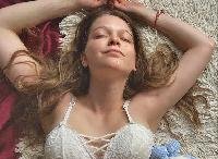 Ich liebe es, sinnlich zu sein, meinen Körper zu genießen und mit mir selbst zu spielen