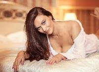 Im regulären PVT: Chat, Striptease, Sissy- und Cuckold-Fantasie, BJ, JOI, SPH, mit dem Körper spielen, Pussy-Toy oder Fingern, nur den Arsch fingern und zusammen kommen :P
EXKLUSIV: Creme auf die Brüste, Deepthroat (Würg), Aheago, Squirt für gute Stimmung :D