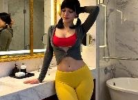 Ich bin dein süßer Tagtraum ? mit einem frechen Lächeln und einer versauten Fantasie.

Lass uns zusammen spielen, flirten und die kleinen Geheimnisse der Lust entdecken.



Ich liebe es, dich zu verwöhnen? und noch mehr, wenn du mir sagst, was dich heiß macht.

Komm näher ? vielleicht werde ich genau da