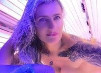 Heiße MILF-liebe junge Boys, ältere reife Männer, Bi Frauen. Liebe es mit dir zusammen Spaß zu haben und uns zu einem geilen Höhepunkt zu bringen. Komme zu mir live auf die Cam bb