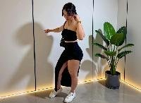 Ich bin ziemlich offen für alles, oder langsame sinnliche erotische Berührungen mit einem neckischen Striptease oder ich werde dein versautes Mädchen mit frechen Fantasien oder strenge VERFÜHRERISCHE UND KRAFTVOLLE Herrin, die dich mit meinem Körper unterwürfig und schwach machen