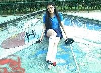 Ich bin ein etwas konservatives Mädchen, ich bin Künstlerin und Designerin, meine Reise als Model dauert nun schon ein paar Jahre an, sie war sehr schwierig, aber ist interessant, und sie hat mir auch erlaubt, als Person zu wachsen. Ich mag es, freundlich zu allen Menschen zu sein.