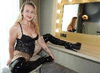 Tabuloses, perverses, devotes und sehr zeigefreudiges Luder. Ich habe für Dich viel Sex-Spielzeug (Dildos, Kugeln, Speculum, Sauger, Handschellen, Klammern, Wachs, Kerzen etc.) zur Verfügung. Komm in meinen Chat, und erlebe mich live!