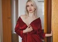 Ich bin für dich da und liebe es, Spaß zu haben. Ich bin offen und spiele gerne, wie nur du und ich zusammen spielen können. Ich liebe es, mit dir allein zu sein. Ich bin so aufgeregt. Mein größter Wunsch ist es, dich glücklich zu machen. Ich weiß, dass du mit mir unendlich glücklich sein wirst.