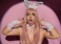 Hi, ich bin Ary ? Charme, Spaß und Versuchung treffen hier aufeinander. Ich liebe es, jeden Besuch besonders zu machen, mit einer Mischung aus Süße, Selbstbewusstsein und sinnlicher Energie. Bleib nah, genieß die Stimmung und lass mich dich mit einem Showerlebnis überraschen