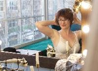 Ich bin ein freches und leidenschaftliches Mädchen, ich möchte alle deine Fantasien befriedigen und dass du mir ins Ohr sprichst, während ich heiß werde.