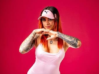 Anal-Sex, Devot, Dominant, Fetisch, Lack und Leder, Oralsex, SM-Sex, Spanking, Tattoos, Voyeurismus
