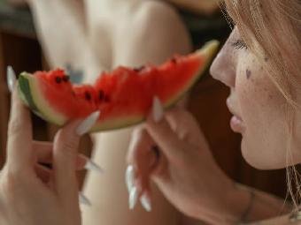 Dominant, Exhibitionismus, Fesselspiele, Gruppensex, Orgien, Outdoor, Pornographie, Rollenspiele, Tattoos, Live-Dates