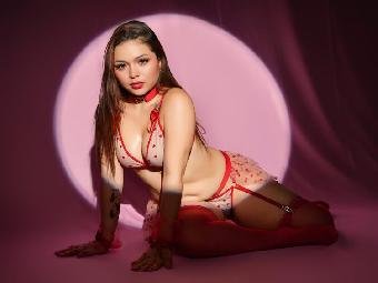 Devot, Fesselspiele, Fetisch, Natursekt, Oralsex, Rollenspiele, Schlucken, Sexspielzeug, Spanking, Tattoos