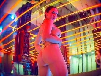 Anal-Sex, Dominant, Exhibitionismus, Fetisch, Lack und Leder, Oralsex, Schlucken, SM-Sex