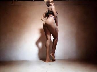 Devot, Exhibitionismus, Spanking, Tattoos, Voyeurismus