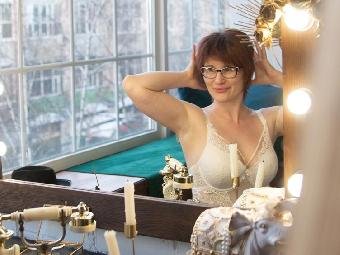 Anal-Sex, Exhibitionismus, Fetisch, Lack und Leder, Rollenspiele, Sexspielzeug, Spanking, Voyeurismus, Live-Dates