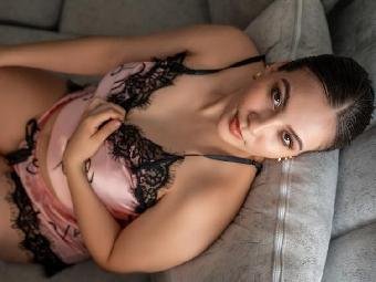 Devot, Exhibitionismus, Fetisch, Lack und Leder, Oralsex, Rollenspiele, Sexspielzeug, Spanking, Tattoos, Live-Dates